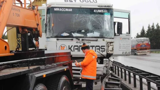 Kocaeli TEM Otoyolu'nda kaza: 2 yaralı