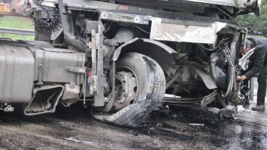 Kocaeli TEM Otoyolu'nda kaza: 2 yaralı