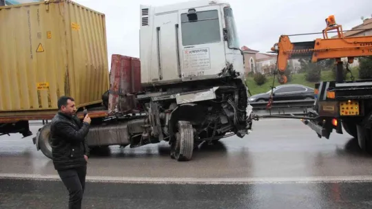 Kocaeli TEM Otoyolu'nda kaza: 2 yaralı