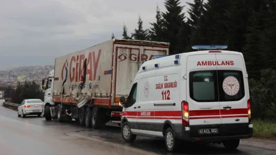Kocaeli TEM Otoyolu'nda kaza: 2 yaralı