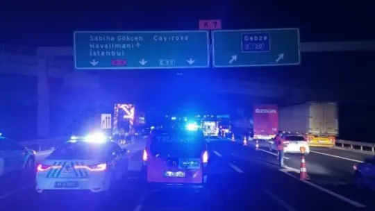 Kocaeli TEM Otoyolu'nda iki otomobil çarpıştı: 3 ölü 2 yaralı