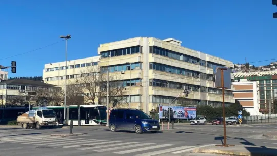 Depreme dayanıklı olmadığı için mühürlendi