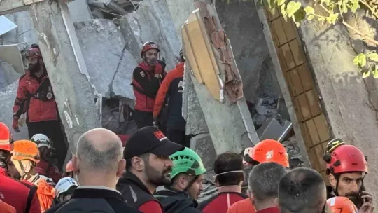 Vali Aktaş: İçeride olduğunu teyit ettiğimiz 5 kişiyle henüz temas yok