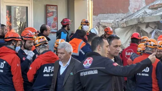 Vali Aktaş: İçeride olduğunu teyit ettiğimiz 5 kişiyle henüz temas yok