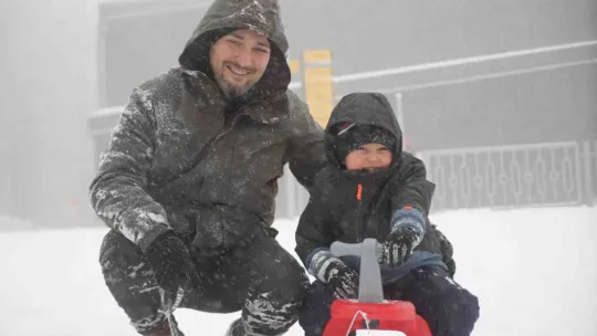 Kocaeli'ye lapa lapa kar yağıyor