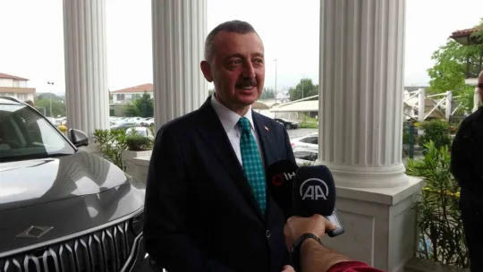 Büyükakın Kocaeli'yi yeni makam aracı Togg'la gezdi