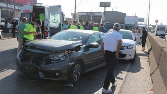 Kocaeli'de 11 aracın karıştığı zincirleme kaza güvenlik kameralarına yansıdı