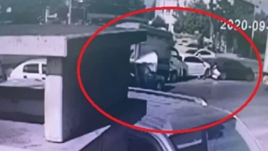 Kocaeli'de 11 aracın karıştığı zincirleme kaza güvenlik kameralarına yansıdı