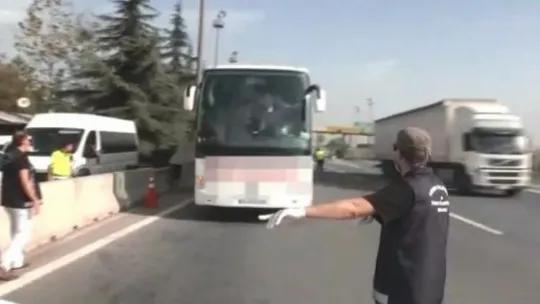 Kocaeli'de 14 düzensiz göçmen yakalandı: 2 gözaltı!