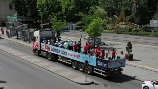 Kocaeli'de 19 Mayıs coşkusu balkonlarda yaşandı!