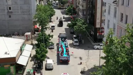 Kocaeli'de 19 Mayıs coşkusu balkonlarda yaşandı!