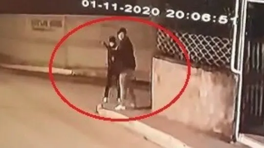 Kocaeli'de 2 kişi galeriyi böyle kurşunladı