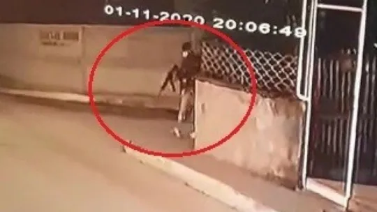 Kocaeli'de 2 kişi galeriyi böyle kurşunladı