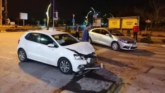 Kocaeli'de 2 otomobil çarpıştı!