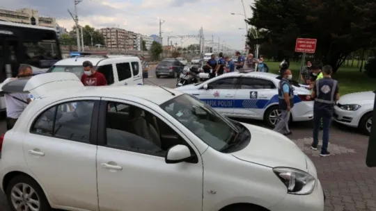 Kocaeli'de 3 otomobil çarpıştı: 5 yaralı!