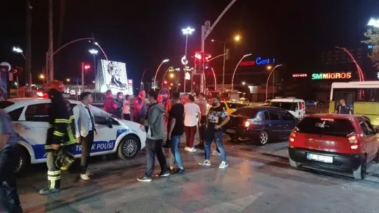 Kocaeli'de 4 araç birbirine girdi!