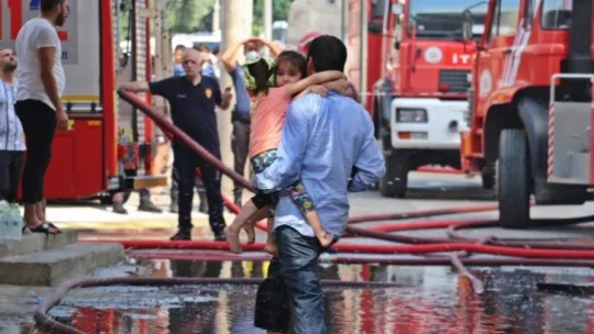 Kocaeli'de 4 katlı binada yangın paniği!