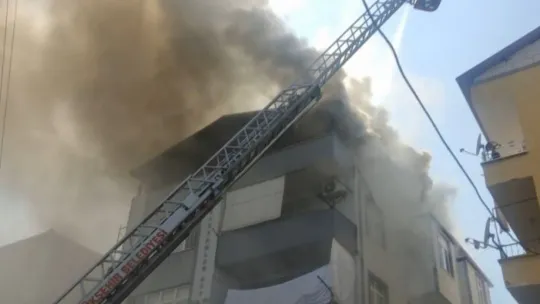 Kocaeli'de 4 katlı binada yangın paniği!