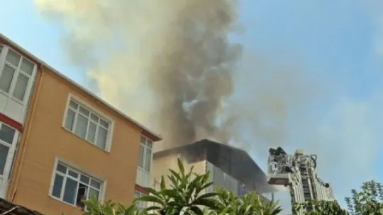 Kocaeli'de 4 katlı binada yangın paniği!