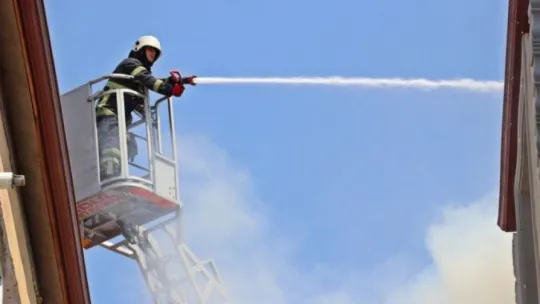 Kocaeli'de 4 katlı binada yangın paniği!