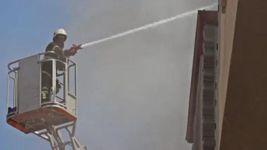 Kocaeli'de 4 katlı binada yangın paniği!