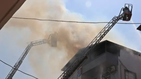 Kocaeli'de 4 katlı binada yangın paniği!