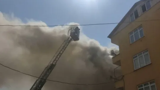 Kocaeli'de 4 katlı binada yangın paniği!