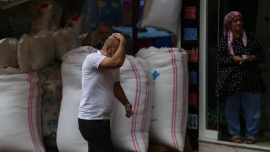 Kocaeli'de 5 dakika yağan dolu vatandaşlara zor anlar yaşattı
