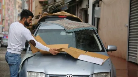 Kocaeli'de 5 dakika yağan dolu vatandaşlara zor anlar yaşattı