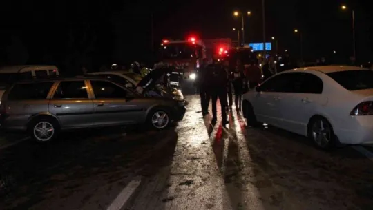 Kocaeli'de 8 araç birbirine girdi: 2 yaralı!