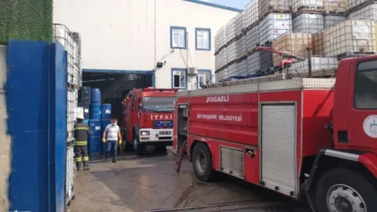 Kocaeli'de ambalaj fabrikasında yangın!
