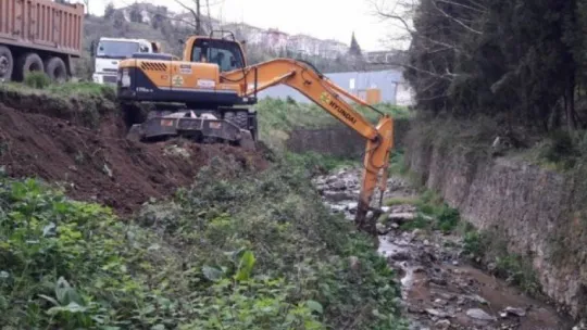 Kocaeli'de dere temizliği çalışmaları aralıksız sürüyor!