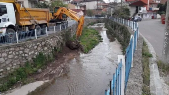 Kocaeli'de dere temizliği çalışmaları aralıksız sürüyor!