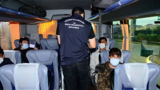 Kocaeli'de durdurulan otobüste 7 düzensiz göçmen yakalandı