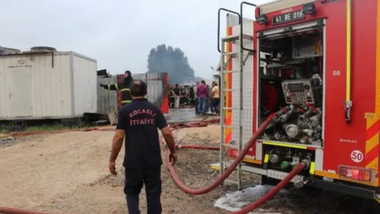 Kocaeli'de geri dönüşüm tesisinde yangın!