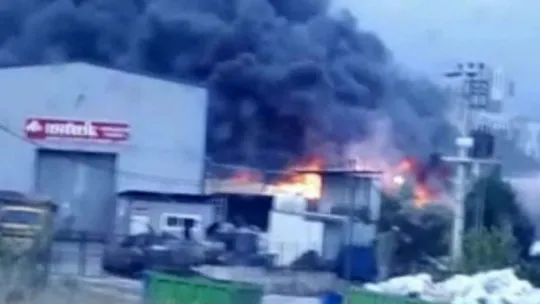 Kocaeli'de geri dönüşüm tesisinde yangın!