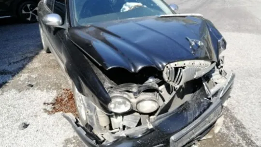 Kocaeli'de iki otomobil çarpıştı: 2 yaralı