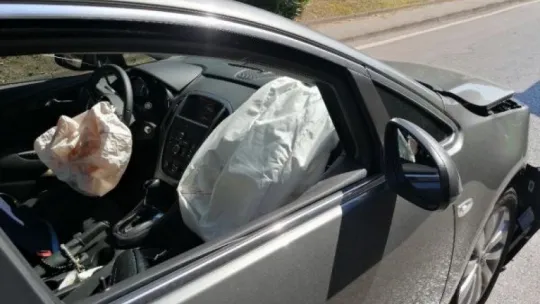 Kocaeli'de iki otomobil çarpıştı: 2 yaralı