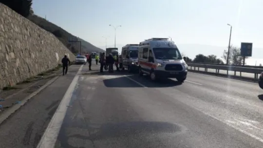 Kocaeli'de iki otomobil tır ile çarpıştı: 1 ölü, 3 yaralı