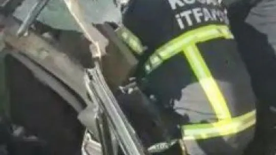 Kocaeli'de iki otomobil tır ile çarpıştı: 1 ölü, 3 yaralı