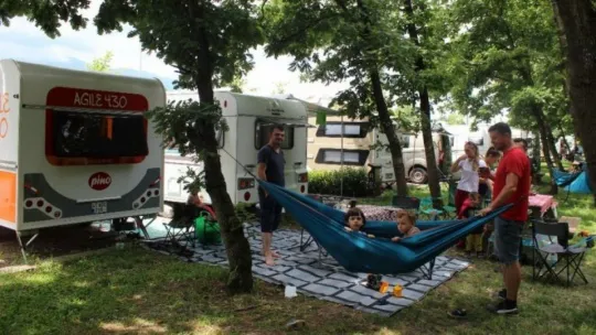 Kocaeli'de kamp alanları çadır ve karavanlarla doldu