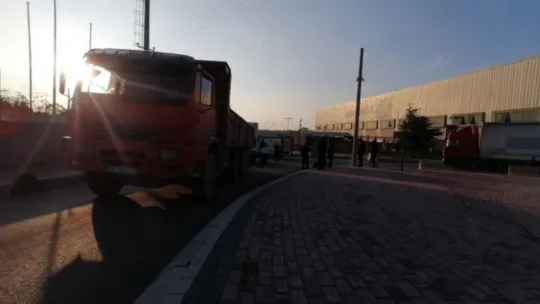 Kocaeli'de kamyon ile kamyonet çarpıştı: 1 yaralı!