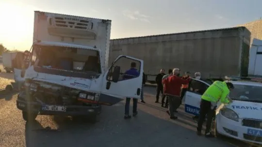 Kocaeli'de kamyon ile kamyonet çarpıştı: 1 yaralı!
