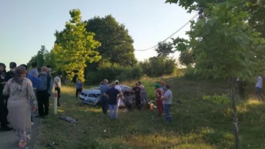Kocaeli'de kamyon ve otomobil çarpıştı: Ölü ve yaralılar var