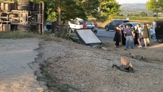 Kocaeli'de kamyon ve otomobil çarpıştı: Ölü ve yaralılar var