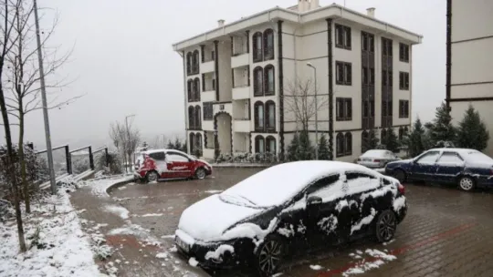 Kocaeli'de kar yağışı, yüksek kesimlerde sürüyor