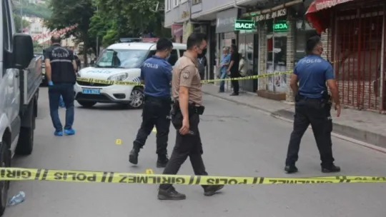 Kocaeli'de karşılaştığı husumetlisine kurşun yağdırdı!