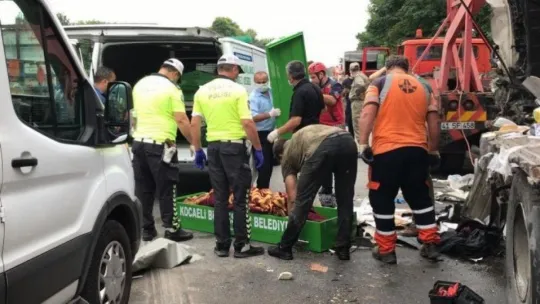 Kocaeli'de kaza sonrası kapanan TEM Otoyolu 3 saat sonra trafiğe açıldı