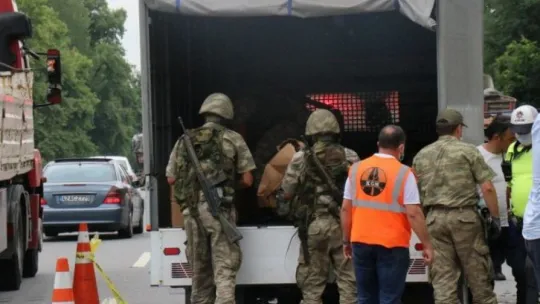 Kocaeli'de kaza sonrası kapanan TEM Otoyolu 3 saat sonra trafiğe açıldı