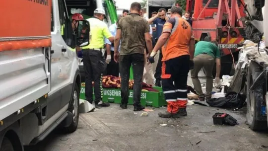 Kocaeli'de kaza sonrası kapanan TEM Otoyolu 3 saat sonra trafiğe açıldı